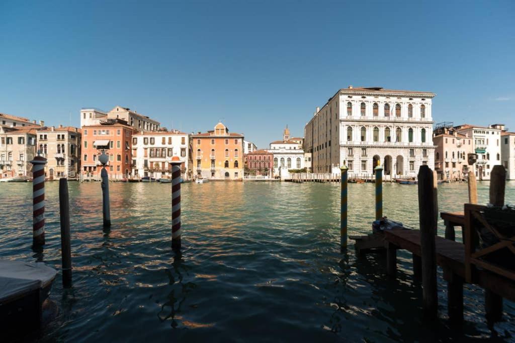 Grand Canal Next To Guggenheim Venesia Bagian luar foto